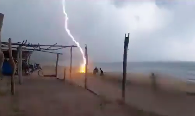 Playa Michoac&aacute;n rayo