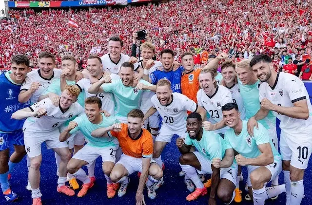 Austria gana Grupo D