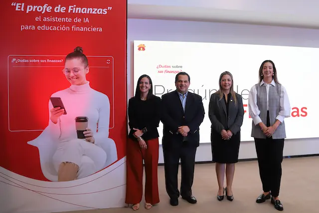 Lanzamiento de la plataforma digital "El Profe de Finanzas" del Banco Davivienda Salvadore&ntilde;o, el 5 de julio de 2024, en el Auditorio de BINAES en San Salvador, El Salvador.
Foto Banco Davivienda/ Salvador Melendez