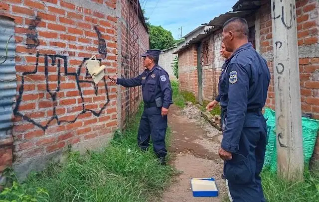 PNC borra grafitis Atiquizaya