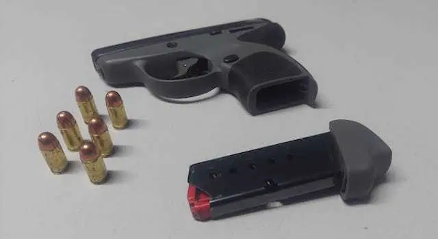 Isaac Solís Martínez portación ilegal de armas de fuego y disparos de armas de fuego