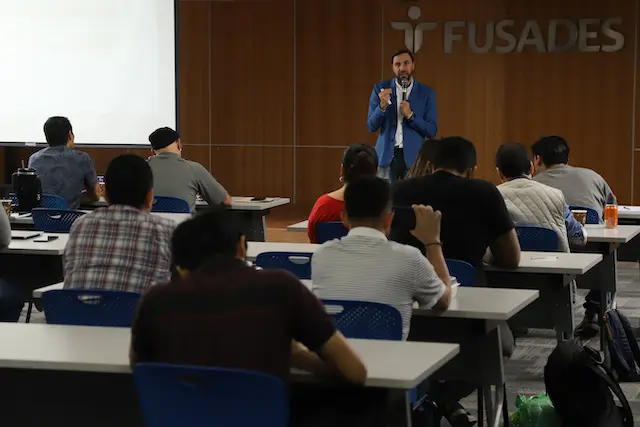 Masterclass con Samuel Salazar de Banco Davivienda y con Lorenzo de Leo para participantes de Espacio TEC 2024. en el Auditorio Democracia en FUSADES, Santa Elena, La Libertad, el 18 de octubre de 2024
Foto Banco Davivienda/ Salvador Melendez