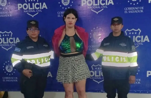 Hamlet Rafael de Paz Escobar, alias Romina, tiktoker transexual, hurto, daños, tenencia y uso indebido de uniforme
