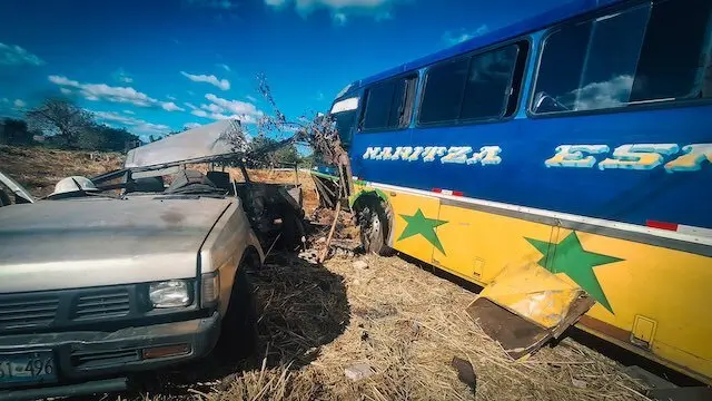Accidente choque pick up autobús Colón La Libertad 28-01-2025