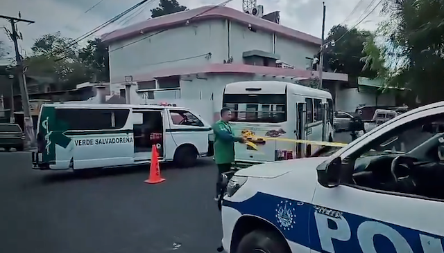 Hombre fallecido al interior de microbús ruta 6-A en Mejicanos 10-02-2025