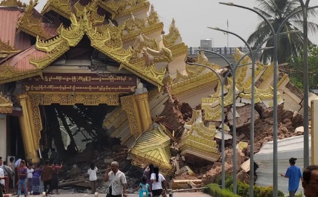 Terremoto Palacio Mandalay Myanmar copia