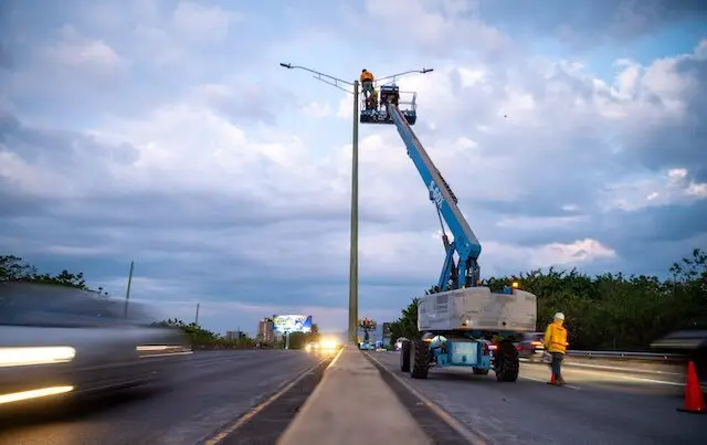 Iluminación bulevar Monseñor Romero