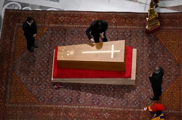 Papa Francisco féretro