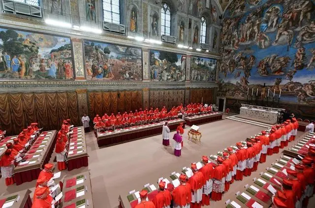 Juramento de cardenales en la Capilla Sixtina cónclave