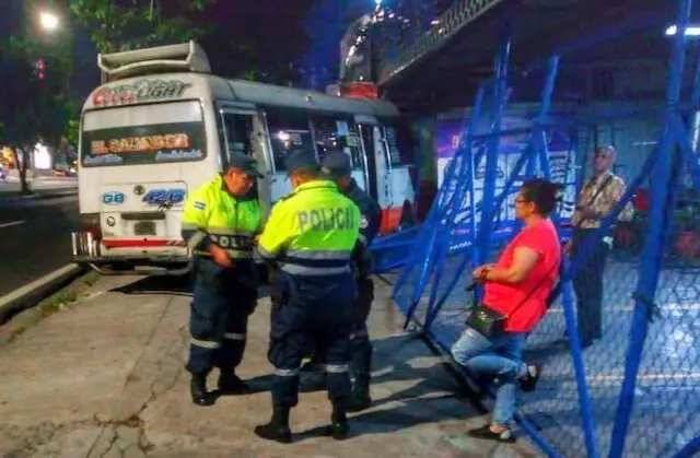 Microbús 42 choque, ocho lesionados, 04-06-2025