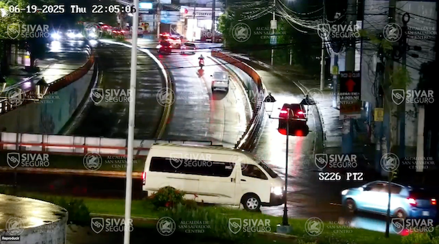 Microbús en sentido contrario 19-06-2025