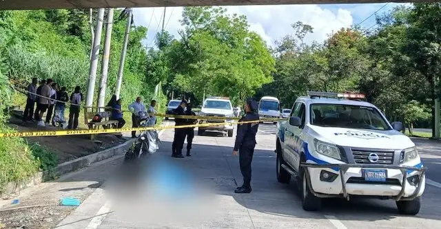 Mujer fallecida en paso desnivel en Santo Tomás, carretera Comalapa, 31-08-2028