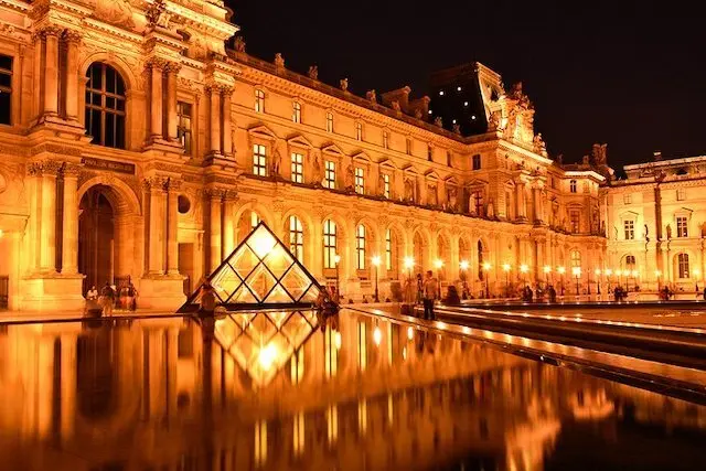 france-louvre-museum-night