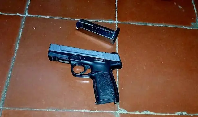 Darío Enrique Guzmán Urquilla, 55 años de edad, portación irresponsable o ilegal de arma de fuego y disparos al aire