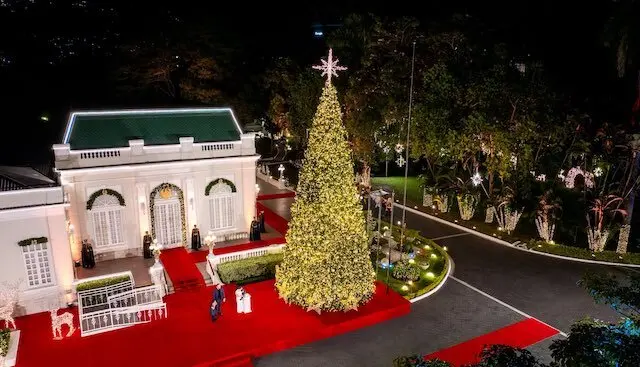 Nayib Bukele encendido árbol Navidad 23-12-2025