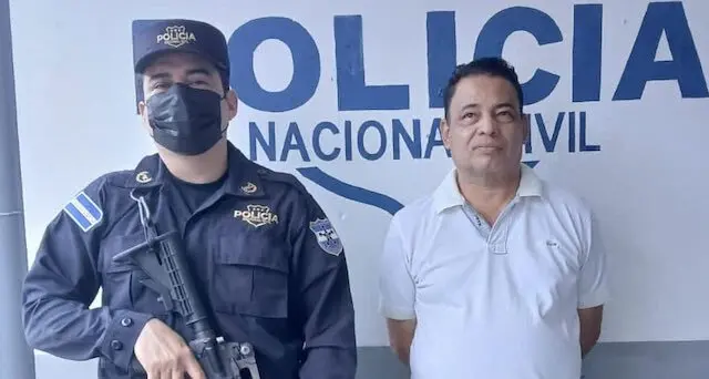 Jorge Recinos Alas, difundió pornografía a alumnos del centro escolar Valle de Jesús