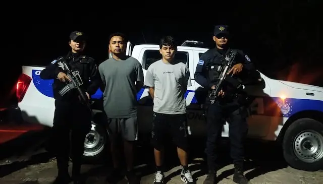 Christopher Josué Lazo Meléndez, 18 años, y Juan Israel Lazo Martínez, 26 años, homicidio y tenencia, portación o conducción ilegal o irresponsable de arma de fuego