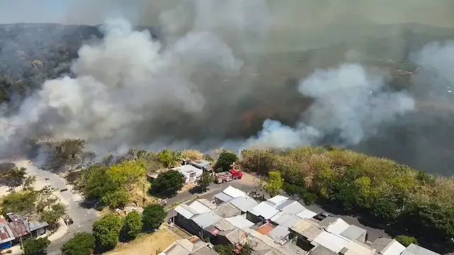 Incendio en Vista al Lago, Ilopango