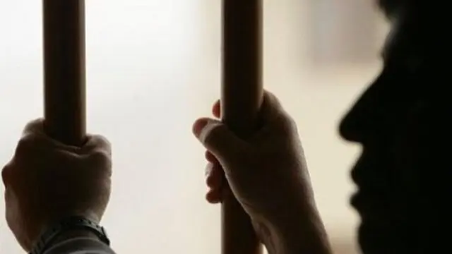 Docente acusado de pornografía