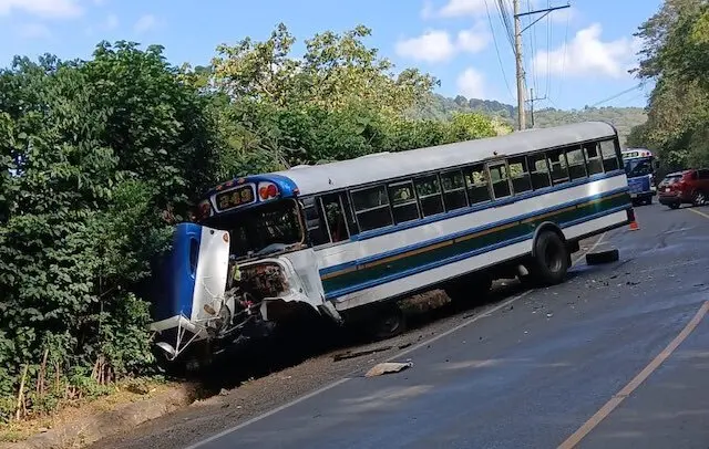 Accidente de tránsito autobús ruta 249 en Ahuachapán 19-02-2026