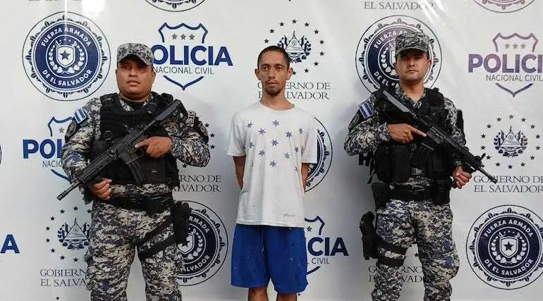 José Roberto Álvaro Mojica, 28 años de edad, homicidio