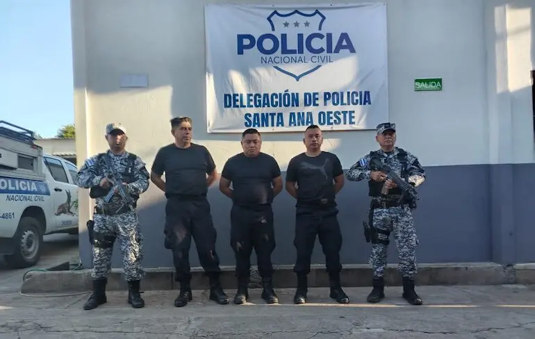 Alfredo Rodriguez Navarro, 49 años, Carlos Ernesto Miranda Rodríguez, 41 años, y Josué Enmanuel Godínez Presa, 31 años, agentes DAN PNC, cohecho. jpeg