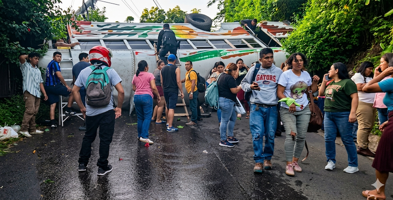 Bus ruta 104 volcado