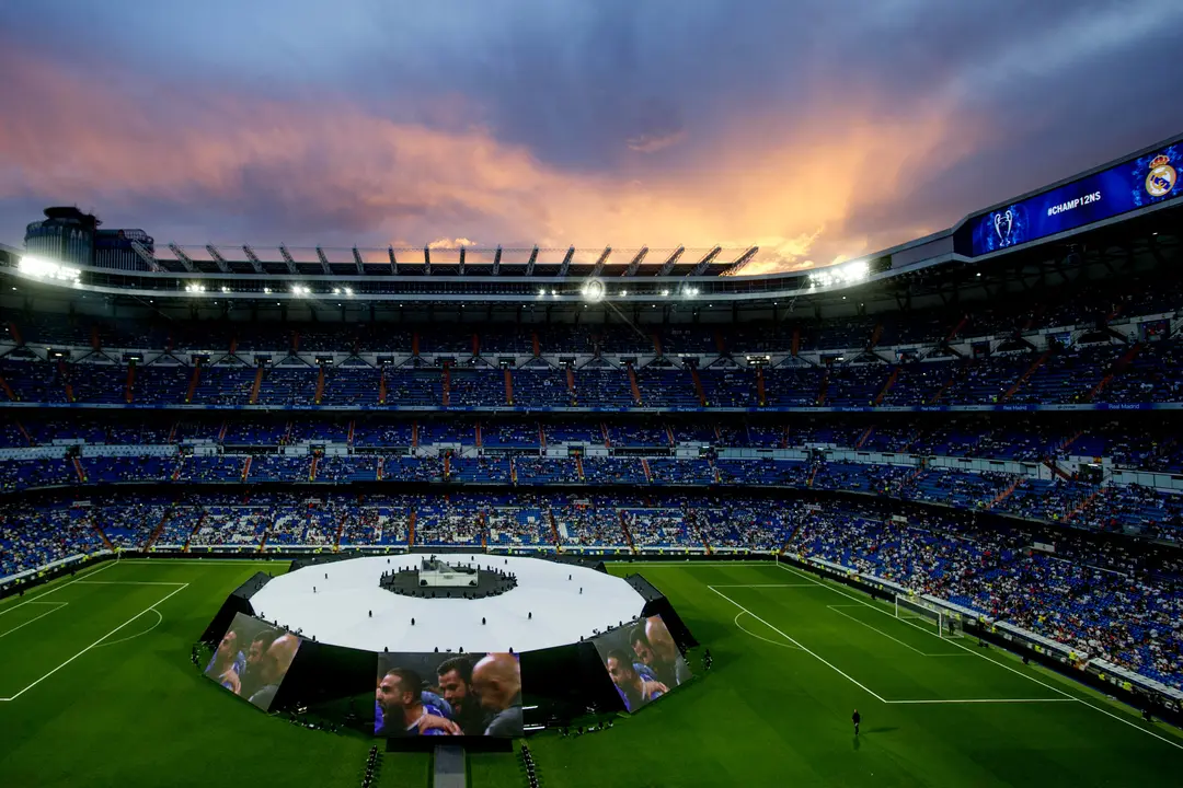 El estadio Santiago Bernabéu también recibió a miles de aficionados blancos.