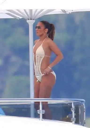 Parece que los años no hacen mella en la escultural cantante.