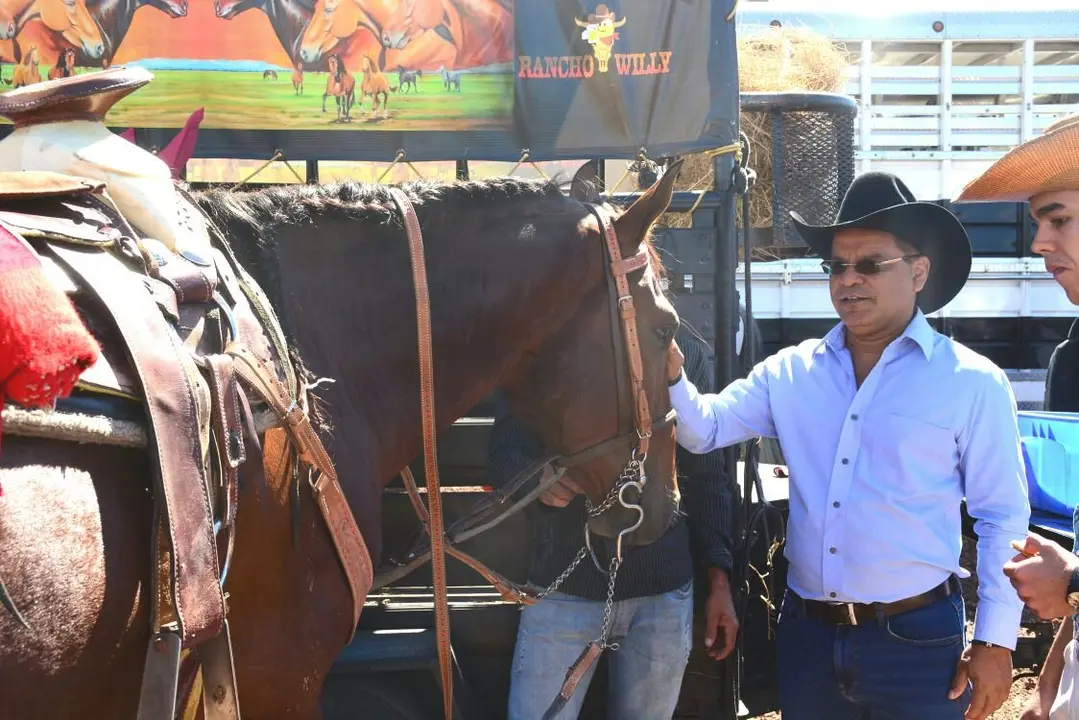 Óscar Ortiz a caballo1