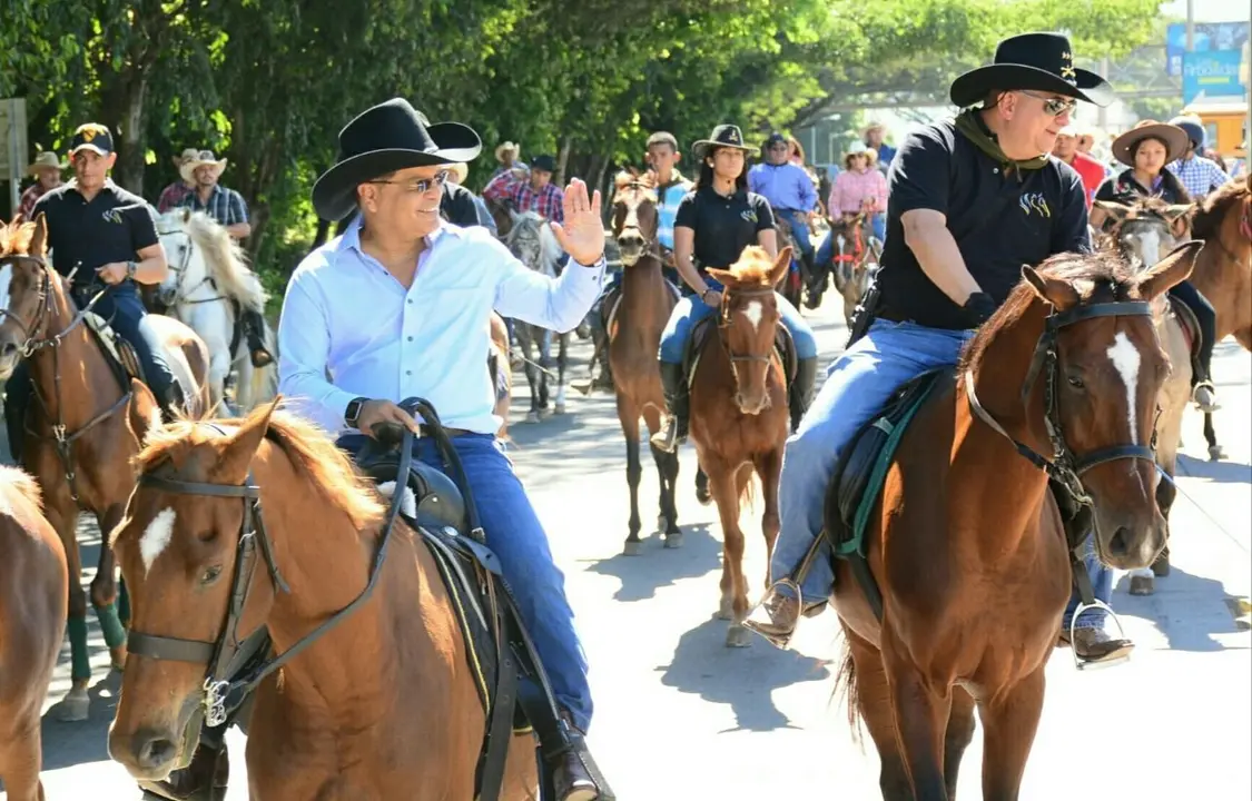 Oscar Ortiz a caballo2