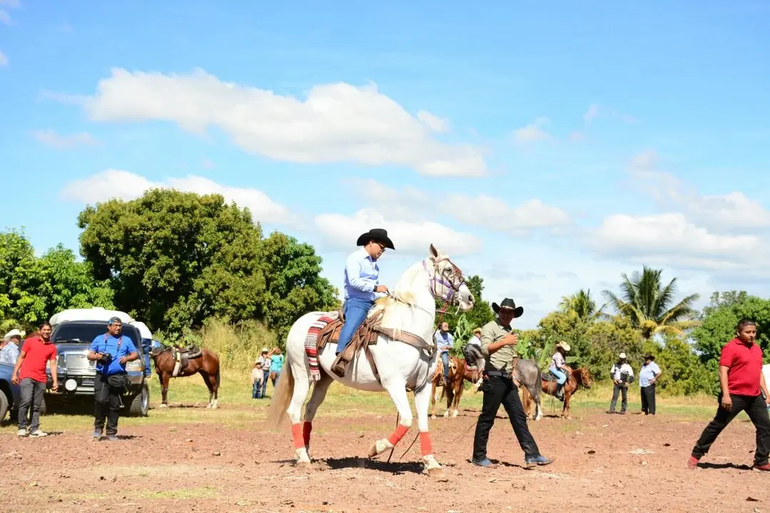 Oscar Ortiz a caballo3