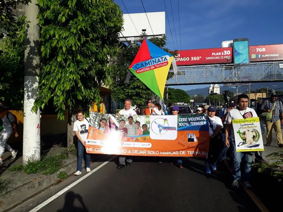 Muestran apoyo a Romero