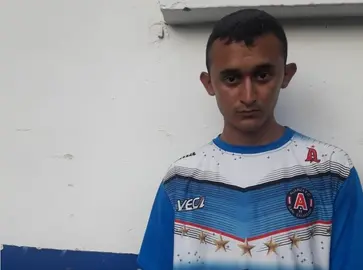 Capturado con camisa del alianza