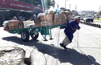 Isabel Hernández el hombre de la carreta
