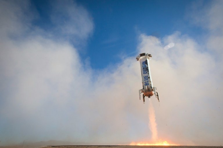 <p>El cohete no tripulado de la firma Blue Origin, despega desde su plataforma de lanzamiento el 2 de abril de 2016 en Texas</p>