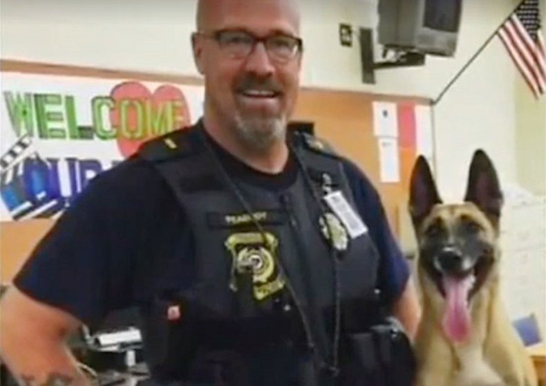 Oficial mata a perro policía