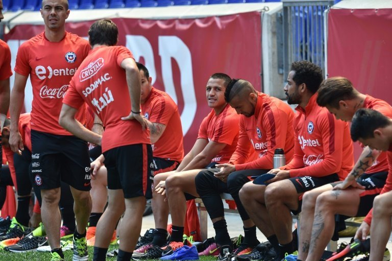<p>La selección de fútbol de Chile en un entrenamiento en Nueva Jersey, en Estados Unidos, el 24 de junio de 2016</p>