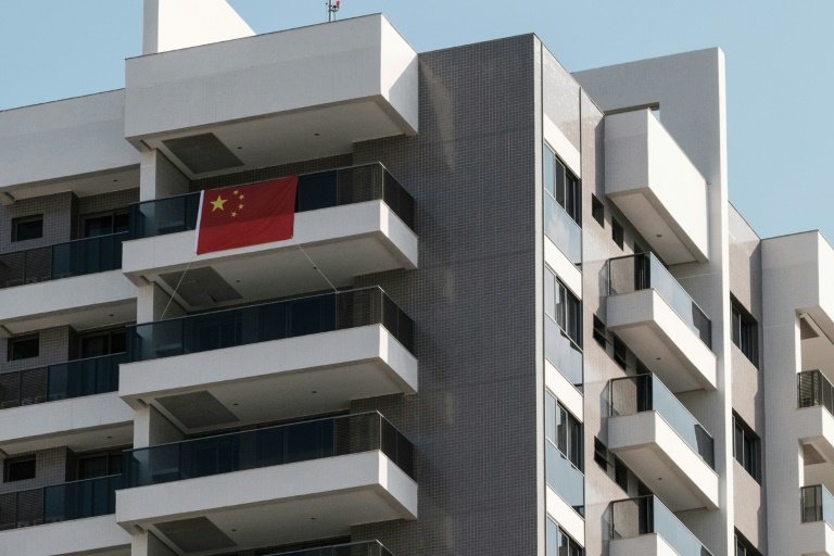 <p>Vista de los balcones de los apartamentos de los atletas chinos en la Villa Olímpica, el 23 de julio de 2016, en Rio de Janeiro</p>