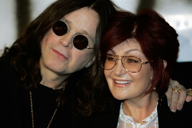 <p>El roquero Ozzy Osbourne y su esposa, Sharon, durante una conferencia de prensa en Los Angeles el 6 de febrero de 2007</p>
