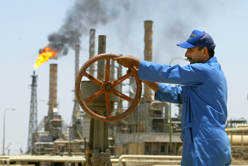 An Iraqi worker opens an oil pipeline at al-Shouayba refinery station in Basra June11, 2003. OPEC on Wednesday agreed to hold the line on oil output and called another meeting in seven weeks time in case recovering Iraqi exports undermine high prices. REUTERS/ Jamal Said IRAQ OIL