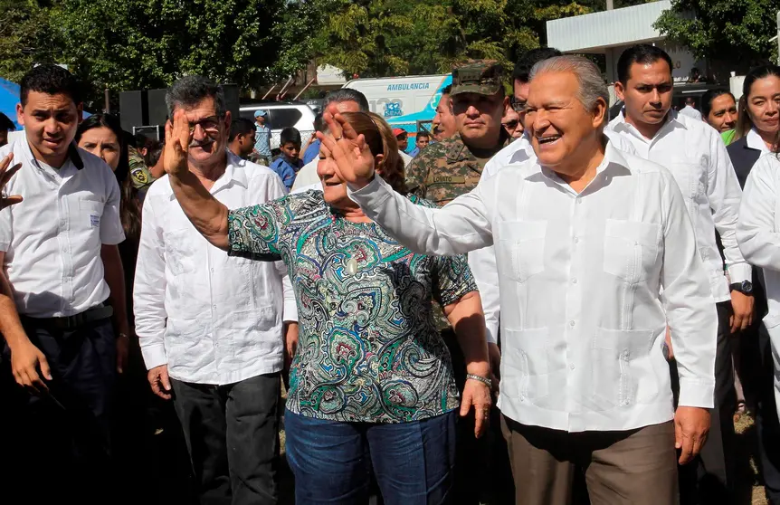 Presidente Sánchez Cerén y primera dama, Margarita de Sánchez (1)