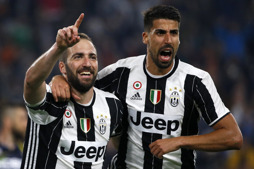Gonzalo Higuían celebra su doblete en el triunfo de la Juventus