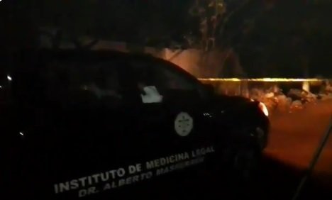 Medicina Legal ingresando a escena de homicidio de Aguilares.