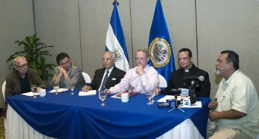 The Secretary of Multidimensional Security at the Organization of American States (OAS) Adam Blackwell (3rd R) attends along with (L-R) political analyst Paolo Luers, economist William Pleitez, entrepreneur Antonio Cabrales, El Salvador's military chaplain bishop Fabio Colindres, and mediator Raul Mijango a press conference after announcing the creation of a committee to improve the conditions of overcrowded prisons and support a gang truce, in San Salvador, on September 1, 2012. Jailed Salvadorean gang leaders from Mara Salvatrucha (MS-13) and Mara 18 (M-18) arranged a truce in March that, according to official data, helped lower average daily homicides in the Latin American country from 14 to 5.6, although local academic sources say the decline is insufficient to assess the effectiveness or sustainability of the truces. AFP PHOTO/Juan CARLOS / AFP PHOTO / Juan CARLOS
