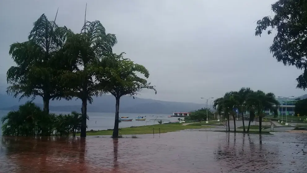 Ilopango durante lluvias por Selma