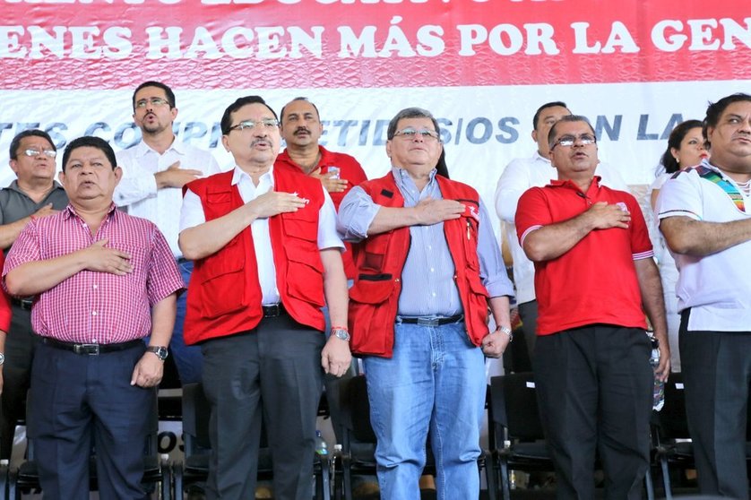 Benito Lara, Medardo González y José Luis Merino en acto del FMLN