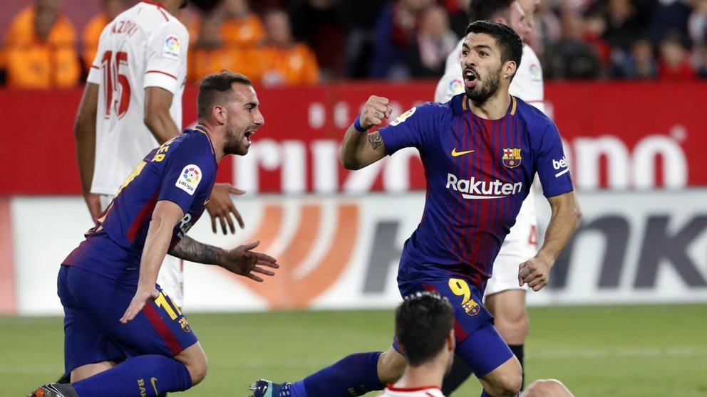 Luis Suárez celebra un gol con el Barcelona ante Sevilla