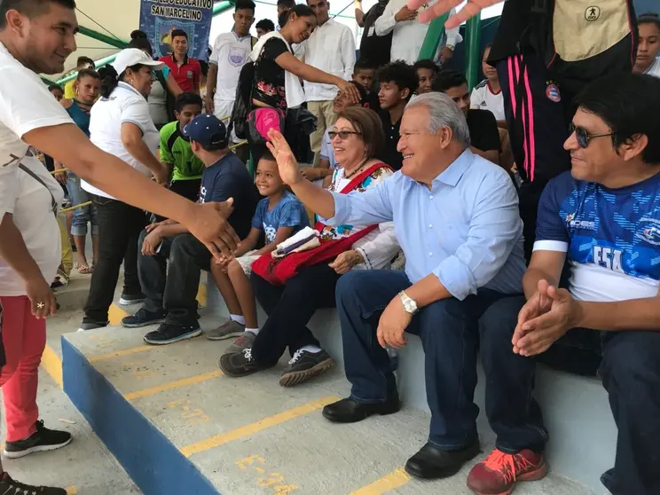 Sánchez Cerén en cancha de Costa del Sol