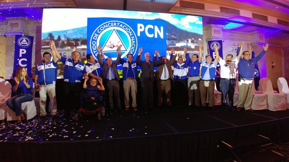 Diputados del PCN y PDC